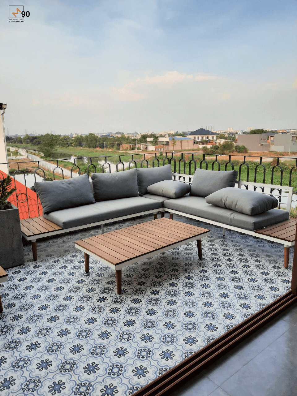 Sofa thư giãn ngoài trời sân thượng biệt thự Ehome 4 M90 view sông Sài Gòn.